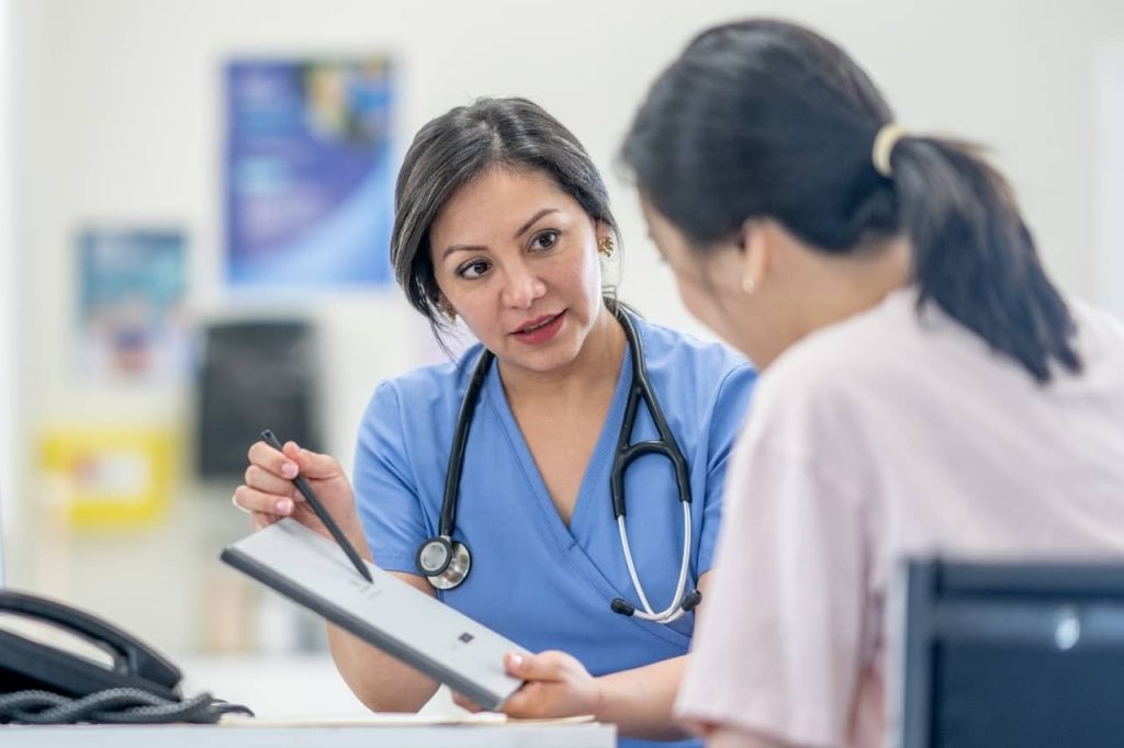 Medicina Prepagada vs EPS en Colombia: 12 diferencias clave en 2026